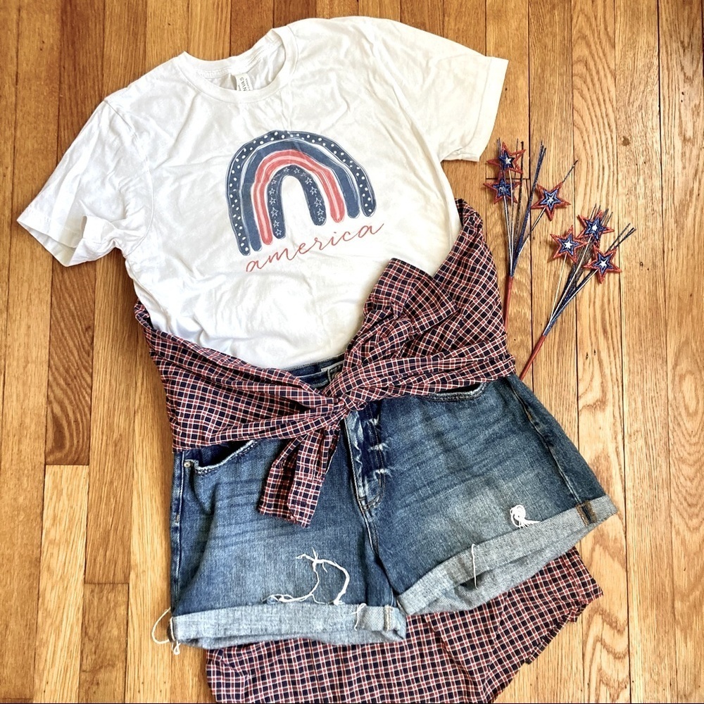 America Rainbow T-Shirt Size Medium